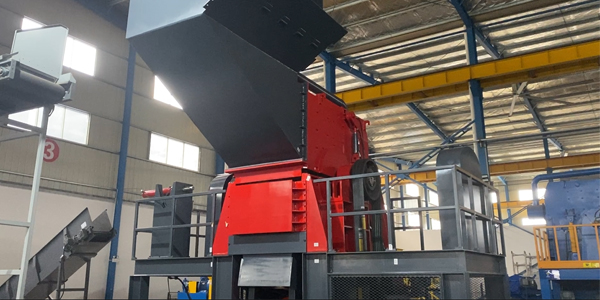 高效破碎，綠色回收，選擇沖壓廢料破碎機(jī)