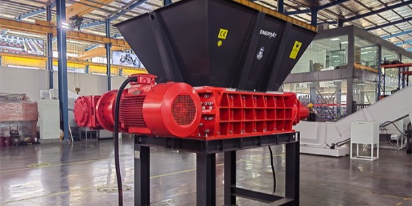 布料破碎機老是卡機為什么？該怎么避免？