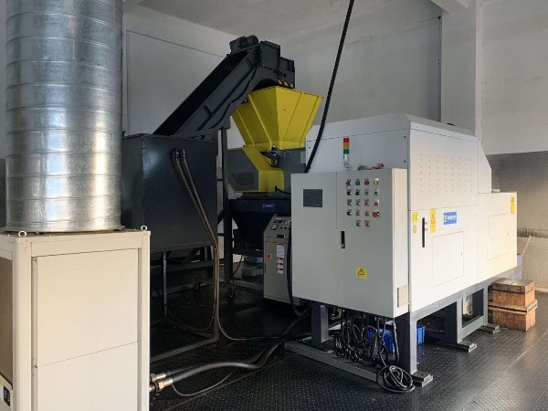 惠州某金屬制品廠定制金屬屑壓餅機(jī)案例