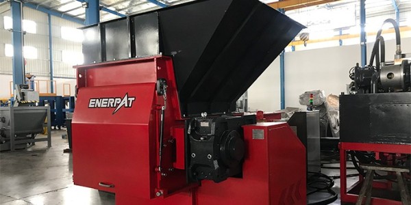 廢舊農膜污染嚴重？廢舊農膜撕碎機來解決