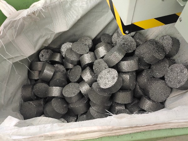 浙江某模具機(jī)械公司定制鐵屑?jí)猴灆C(jī)案例分享