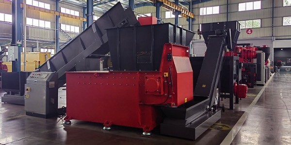 噸包破碎用什么機器？噸包撕碎機哪家的好用？