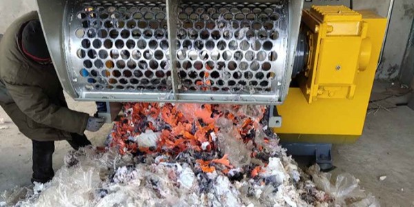 塑料桶破碎機(jī)多少錢(qián)一臺(tái)？塑料桶破碎機(jī)價(jià)格分析