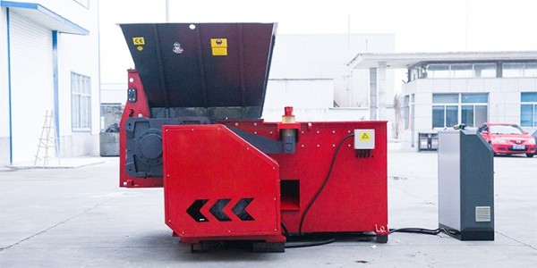 塑料藍(lán)桶撕碎機(jī)怎么選？快速選擇不走彎路