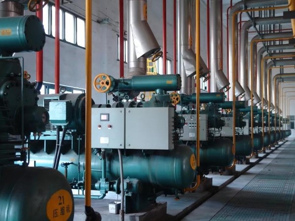 北京某壓縮機(jī)公司定制鐵屑壓餅機(jī)案例