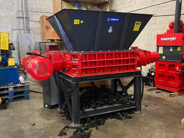 浙江某橡塑制品公司定制單軸撕碎機(jī)案例