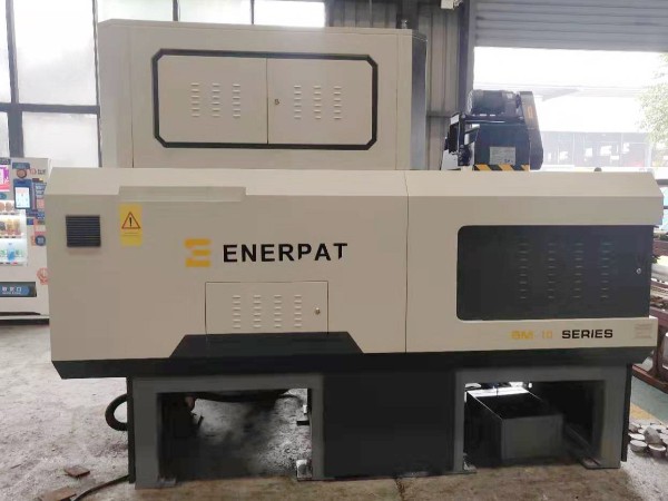 南京某機(jī)加工研究所定制鋁屑壓餅機(jī)案例