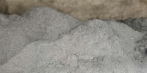 鐵屑堆積怎么處理？鐵屑壓餅機為你解難題！