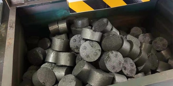 鐵屑壓餅機立式好還是臥式好？怎么選擇？